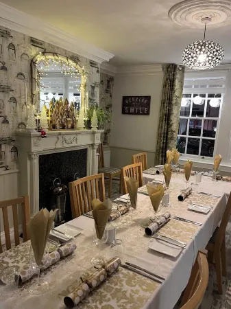 The Palmerston Rooms Отели рядом с достопримечательностью «Plaza Theatre»