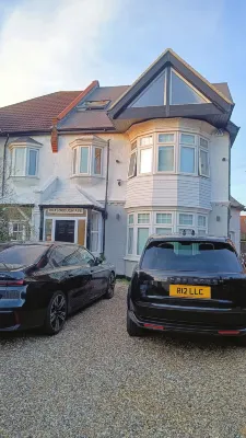 London Studios and Suites