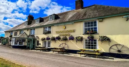 The Edgcumbe Arms Отели в г. Косанд