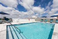 Penguin Hotel - Rooftop Pools