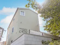 Villa Riva Hotels in der Nähe von Strand Nugal