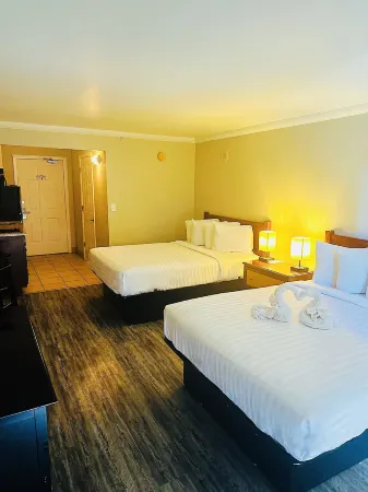 Aqua Beach Inn Отели рядом с достопримечательностью «Сиборд Коммонс»