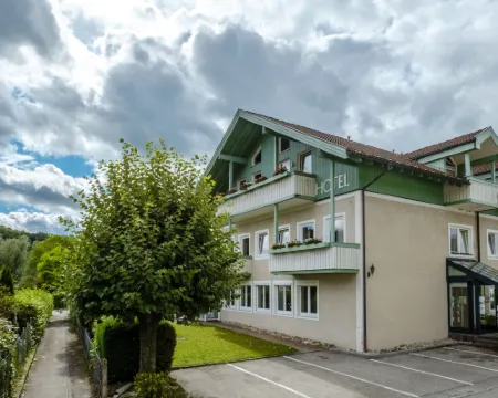 Gartenhotel Salzach Hotels in Burghausen