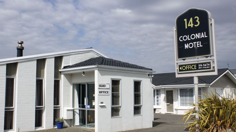 Colonial Motel