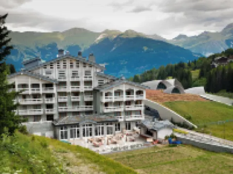 Ecrin Blanc Resort Courchevel - Aquapark Hotels in Courchevel
