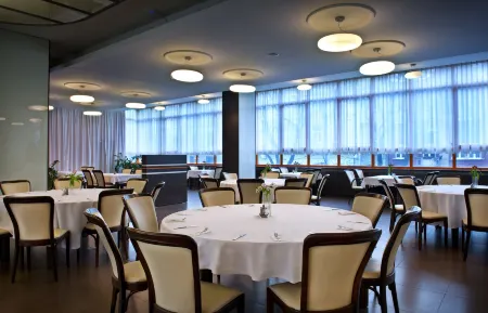 Hotel Tatra Отели рядом с достопримечательностью «Архиепископский дворец»