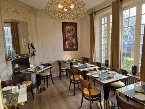 Le Castel Guesthouse - 3-Star