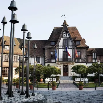 Hôtel Mercure Deauville Centre Hotels near Deauville Beach