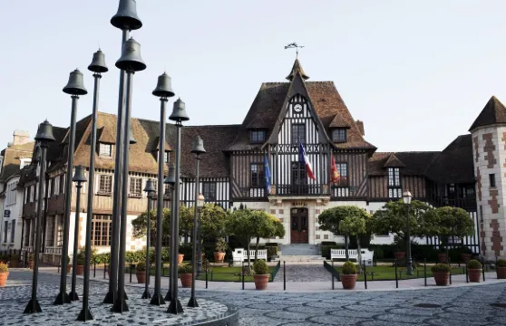 多維爾中心美居酒店