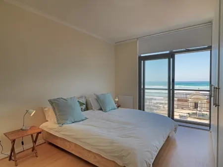 Surferscorner Self Catering Apartments Отели рядом с достопримечательностью «Pollsmoor Prison»