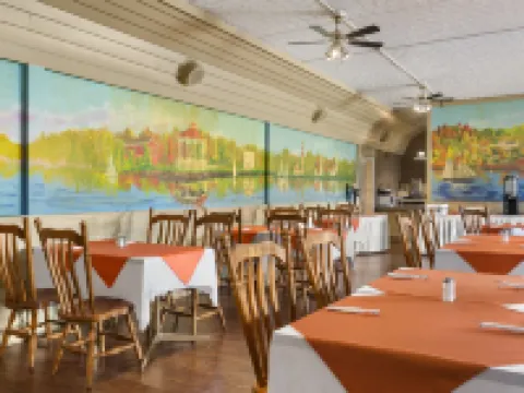 Days Inn by Wyndham Bridgewater Conference Center Hotels in Lunenburg County
