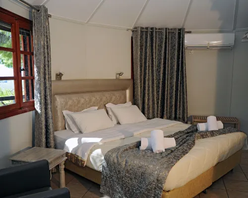 Chrissa Camping Rooms & Bungalows Hotels in Delphi