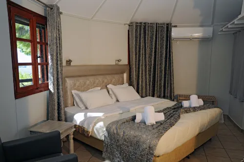 Chrissa Camping Rooms & Bungalows Hotels in Itea