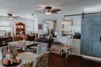 Square Inn Hotels in Wimberley