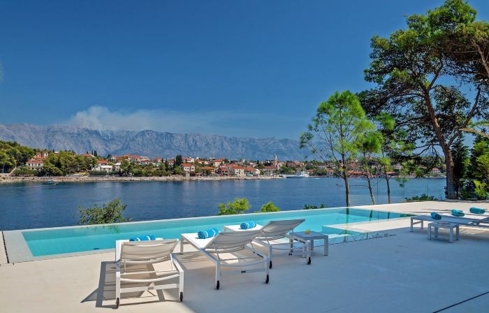 Beachfront Villa Seven Sins with Pool
