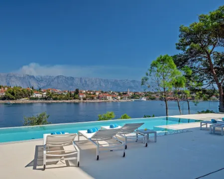 Beachfront Villa Seven Sins with Pool Hotels in Selca