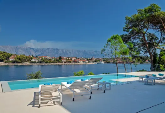 Beachfront Villa Seven Sins with Pool Hotels in 