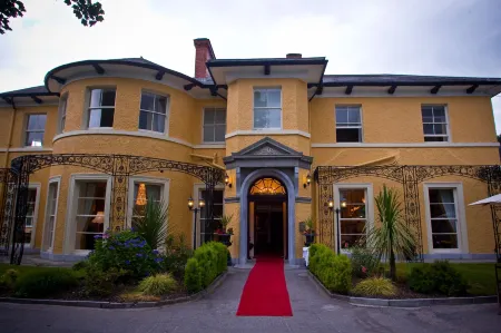 Cork's Vienna Woods Hotel & Villa's Отели в г. Ков