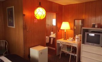 Bay Lake Inn - Frontiersman Motel