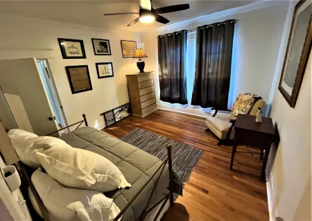 Old Town Charmer Large all new renovation, walk to USM, Zoo and new Water Park!