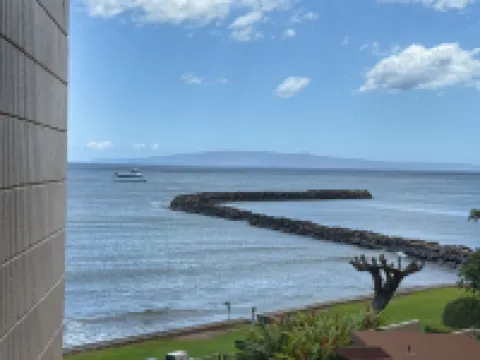 Seaside Surf Spot Oceanfront 1-bedroom in Ma'alaea with AC