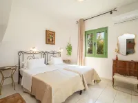 Monambeles Villas Hotels in Livathou