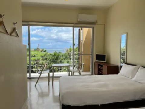 綠色藍洞酒店 鄰近米原海灘的酒店