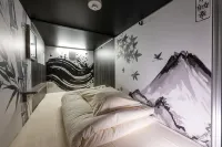 Ninja & Geisha Hotels in Моріґучі