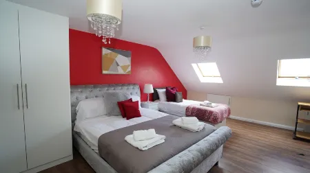 59B Comfortable 3 Bedroom House by Easy 2 Manage Отели рядом со станцией Станция Хитроу-Терминал 5