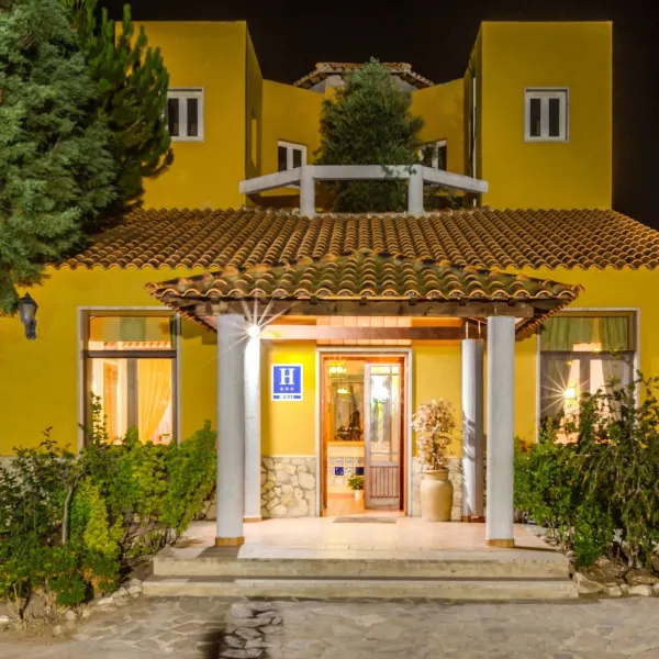 Hotel Snow Cliff - Housity