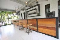 Paragon Inn - bar
