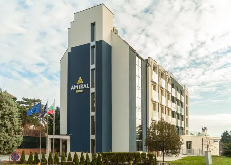 Amiral Hotel Отели рядом с достопримечательностью «Приморский парк»