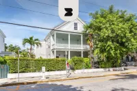 Bananas Foster Guesthouse - Bungalows