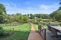 Perfect Retreat for Large Families, Sleeps 14 - Lake Norman Paradise
