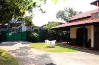 Gondolas Holiday Lanka Hotels in Wattala