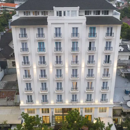Jambuluwuk Thamrin Hotel Отели рядом с достопримечательностью «Торговый центр Senayan City»