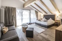 Sporthotel Zoll Hotel dekat Reifenstein Castle (Castel Tasso)