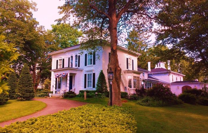 Homeport Inn and Tavern