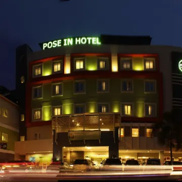 Pose in Solo by Wstay