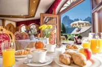 Hotel Ansitz Jakoberhof Hotels in Ortisei