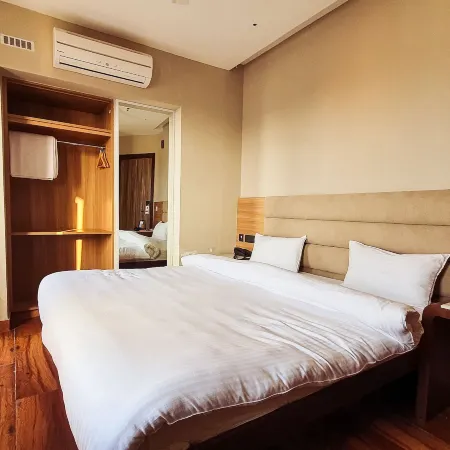 Aura Rooms