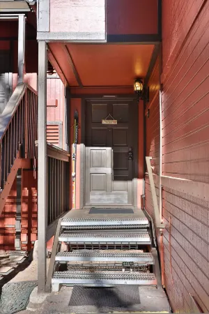 Hot Tub Walk 2 Summit Massage Chair BBQ