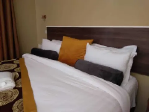 Etang Guest House Hotels in 