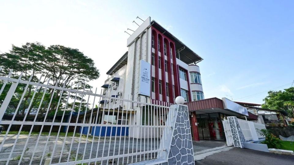First Star Homestay-Self Check In