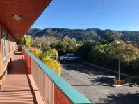 Oakridge Inn