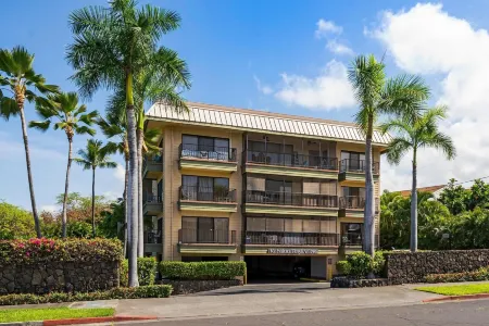 Big Island Kahaluu Bay Villas by Coldwell Banker Island Vacations Отели рядом с достопримечательностью «Парк Кахальюу Бич»