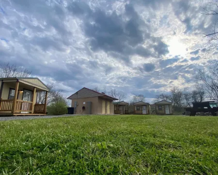 Canal Cabins Hotels in Morgan County
