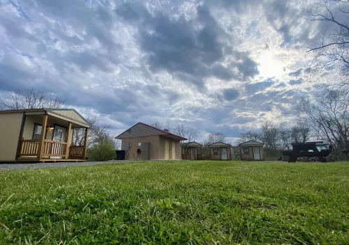 Canal Cabins Hotels in Paw Paw