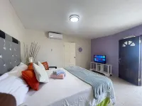 Skyline Suites, Breathtaking Mountains & City View 1 Bedroom Apts by RedAwning