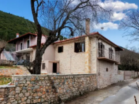 アルカディア ゲッタウェイ - レヴィディ サニ 11 スイート トリポリスのホテル